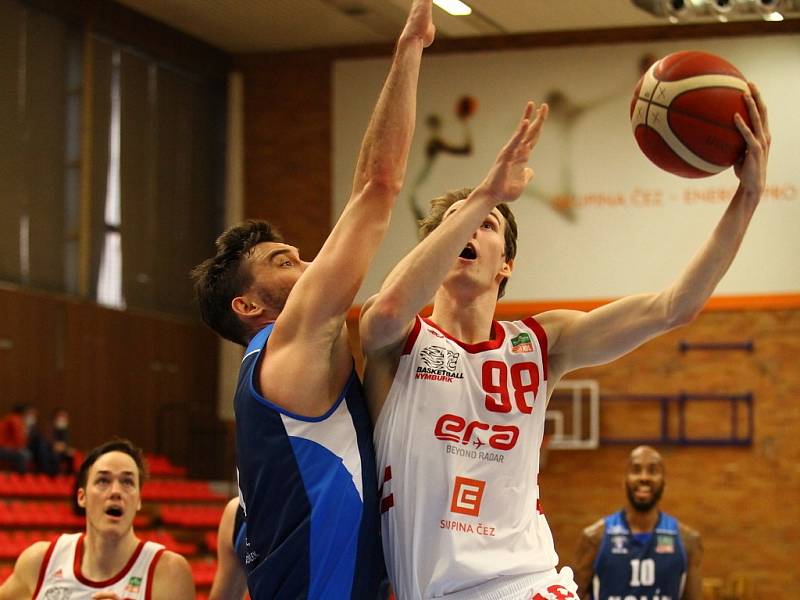 Z basketbalového utkání Kooperativa NBL Nymburk - Kolín