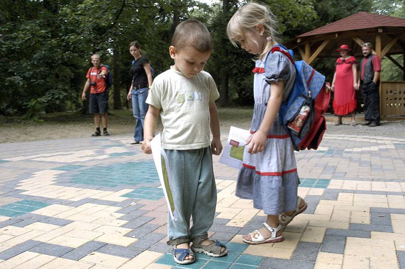 Největší atrakcí pro děti ale byly beze sporu nové zahradní labyrinty. 