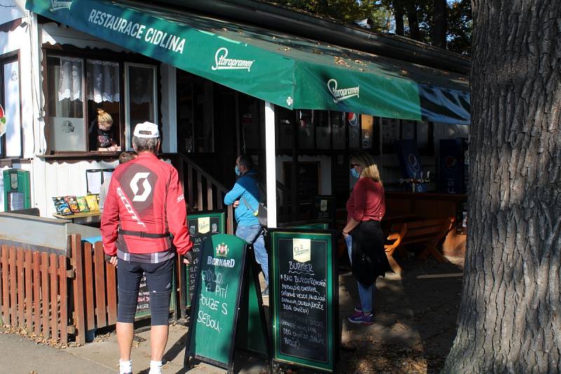 U restaurace Cidlina na soutoku řek si dala zastávku řada cyklovýletníků.