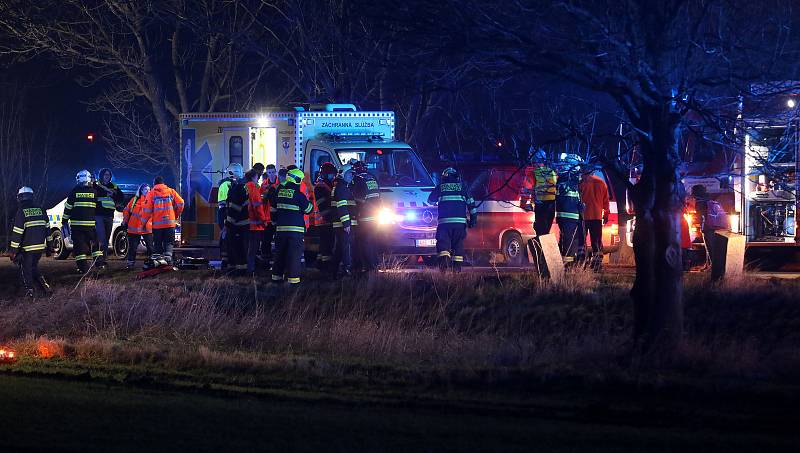 Tragická nehoda autobusu u Horoměřic na Praze - západ v pátek 12.ledna.