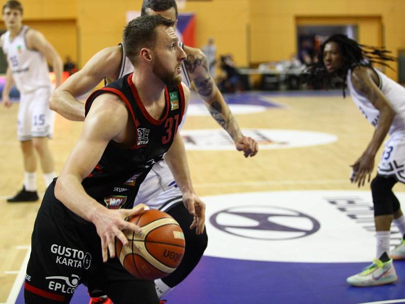 Z basketbalového finále Českého poháru Nymburk - USK Praha (100:94 pp)