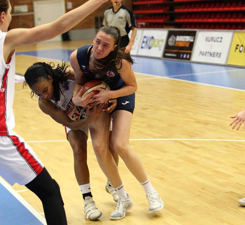 Basketbalový EuroCup Women: DSK Nymburk - ŽKK Cinkarna Celje 65:61.