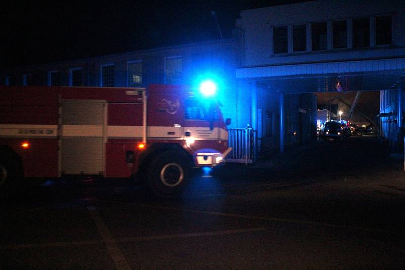 Požár Kovony v Lysé nad Labem zachvátil výrobní halu.