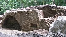 Při bourání jednoho z mostů mezi Brandýsem nad Labem a Starou Boleslaví byl nalezen zbytek mostního oblouku původního mostu ze 16. století.