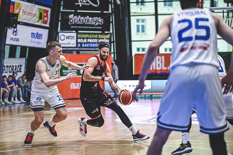 Z basketbalového utkání Kooperativa NBL USK Praha - Nymburk (80:85)