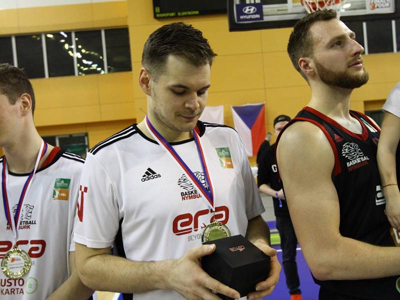 Z basketbalového finále Českého poháru Nymburk - USK Praha (100:94 pp)