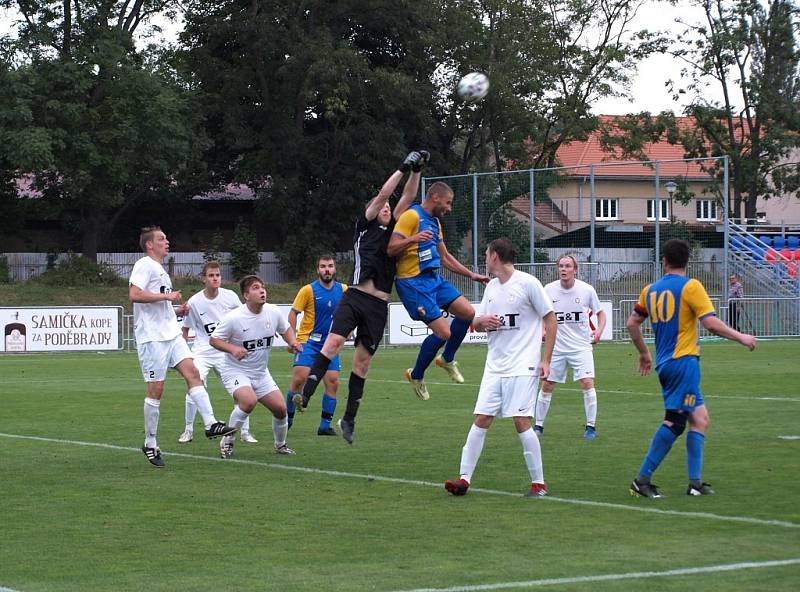 Z fotbalového utkání okresního přeboru Bohemia Poděbrady B - Všejany (2:1)