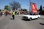 Demonstrace před Obecním domem v Nymburce kvůli účasti prezidenta Miloše Zemana na sjezdu Komunistické strany Čech a Moravy.