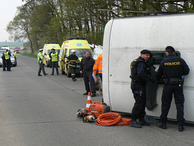 Cvičení simulující nehodu autobusu převážejícího vězně