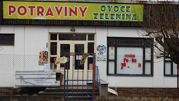 Po uzavření prodejny v Budiměřicích vozí obec seniory za nákupem do sousedních Rašovic.