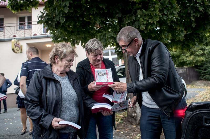 Politická debata lídrů politických stran ve Středočeském kraji organizovaná Deníkem proběhla 4. října ve Všetatech.