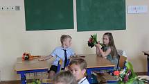 Již dnes se rozdávalo vysvědčení na dvou základních školách v Nymburce.