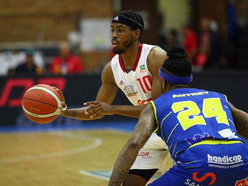 Z basketbalového utkání play off NBL Nymburk - Ústí nad Labem (93:70)