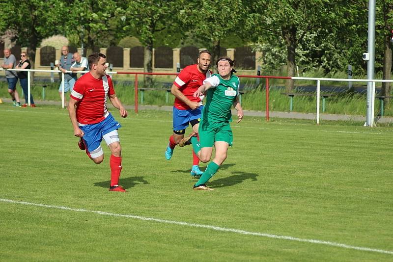 Z fotbalového utkání I.B třídy Pátek - Sadská (1:0)