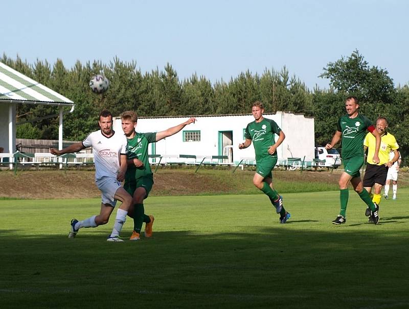 Z fotbalového utkání I.B třídy Semice - Jíkev (3:1)