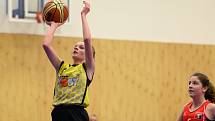 Z basketbalového utkání Středočeského přeboru starších minižákyň U13 Sadská - Mladá Boleslav (119:12)