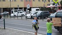 Demonstrace proti zinkovně AZOS na Zálabí.