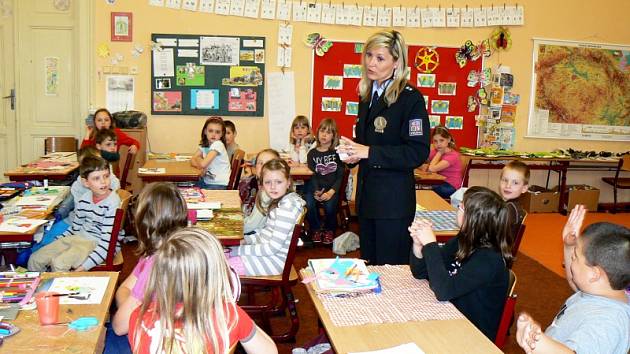 Policejní mluvčí Petra Potočná ve druhých třídách Základní školy Tyršova