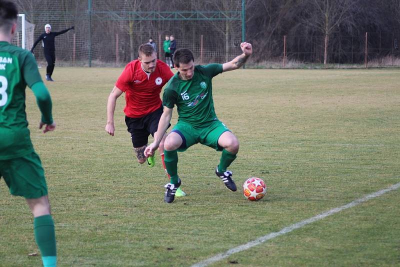 Z divizního fotbalového utkání Polaban Nymburk - Ostrá (1:3)