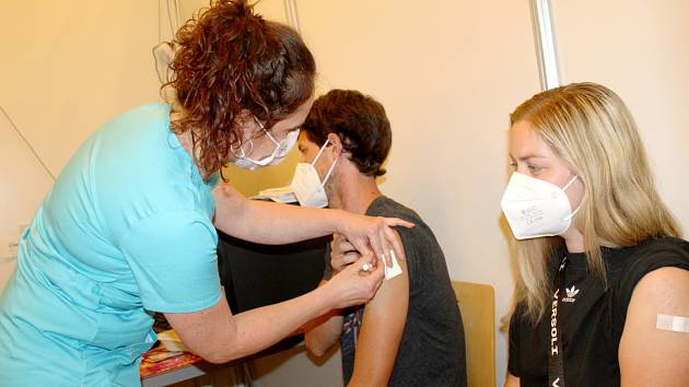 Očkovací centrum sídlí v Nymburce v Obecním domě.