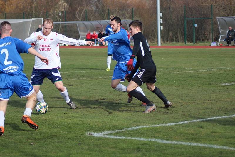 Z přípravného fotbalového utkání Velim - Poříčany (2:1)