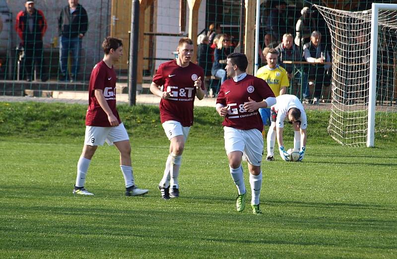 Z fotbalového utkání okresního přeboru Kovanice - Bohemia Poděbrady B (3:1)