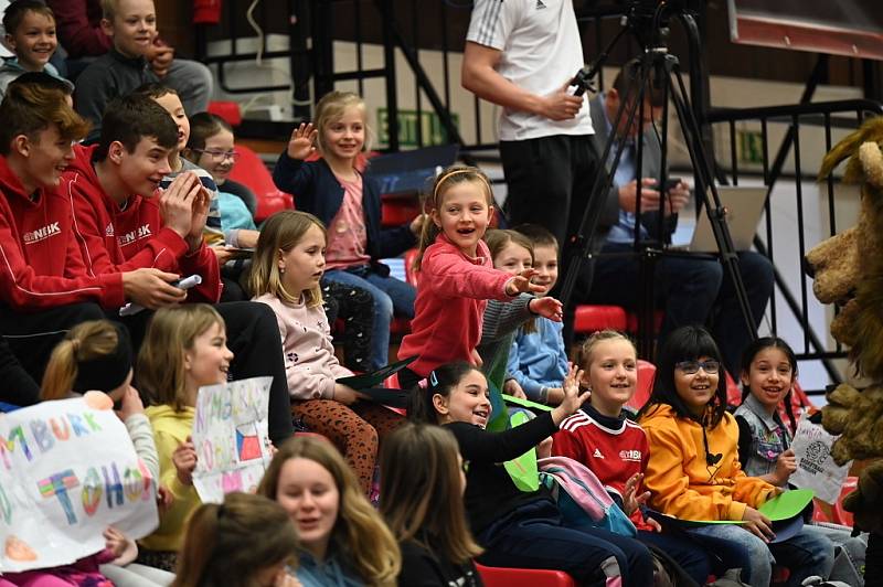 Z basketbalového utkání Kooperativa NBL Nymburk - Kolín (107:75)