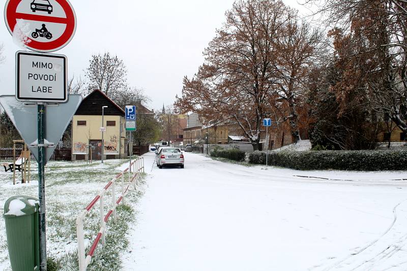 Loni 3. prosince se po delší době v Nymburce alespoň brzy ráno objevila souvislá bílá pokrývka sněhu, o níž se dalo hovořit v několikacentimetrové výšce.