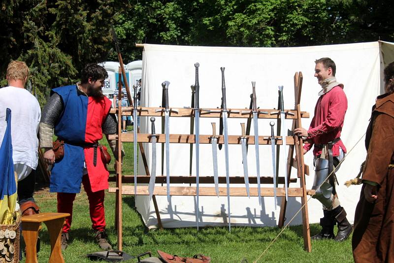 Zřejmě tradici nové akce založili v Nymburce v neděli odpoledne. Od letoška každý rok chtějí pořádat pod hradbami Nymburské historické slavnosti, které budou vždy tematické.