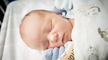 PATRIK KOHOUT se narodil 22. ledna 2019 ve 22.53 hodin, měřil 50 cm a vážil 3 630 g. Pro rodiče Denisu a Patrika je chlapeček očekávaným prvorozeným synem a společně odjeli do Mochova.