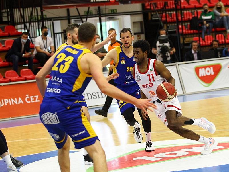 Z prvního finálového utkání Kooperativa NBL Nymburk - Opava (102:73)