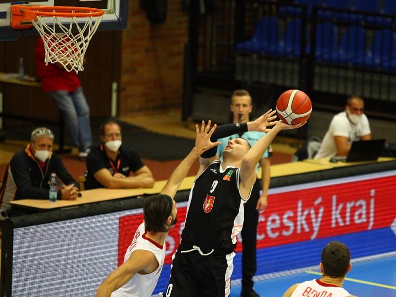 Z basketbalového utkání Kooperativa NBL Nymburk - Hradec Králové (90:71)