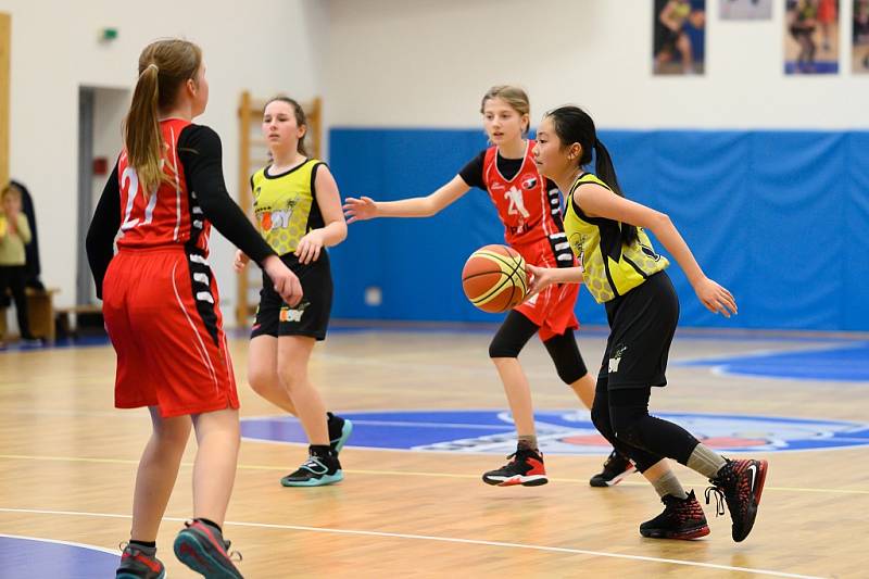 Z basketbalového utkání Středočeského přeboru starších minižákyň U13 Sadská - Mladá Boleslav (119:12)