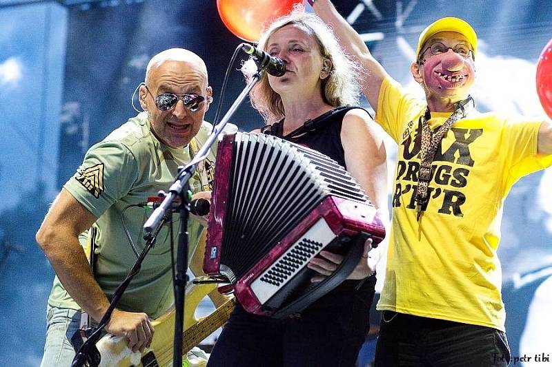 Barvy léta opět přilákaly na tisíce fanoušků převážně rockové hudby.