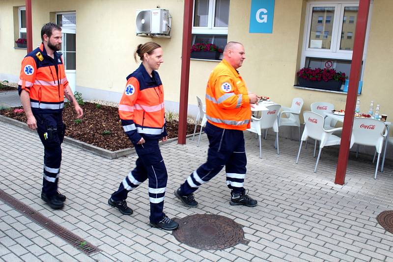 Oslavy 140 let existence nymburské nemocnice vypukly ve čtvrtek dvě hodiny po poledni přímo v nemocničním areálu.