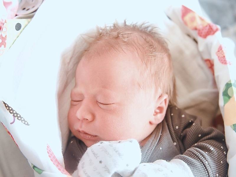 Lilly Kudrnová se narodila v nymburské porodnici 17. září 2022 v 12:42 hodin s váhou 4190 g a mírou 49 cm. Ve Dvorech se na holčičku těšila maminka Nikola, tatínek Pavel a sestřička Viktorie (5 let).