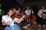 Šporkovské slavnosti v Lysé nad Labem začaly příjemně cimbálovkou, vínem a dobrou náladou.