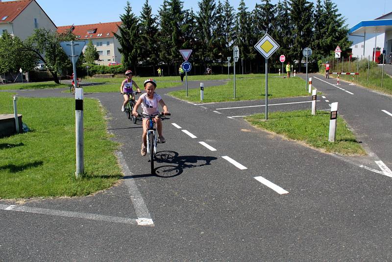 Z krajského kola soutěže Mladý cyklista v Nymburce.