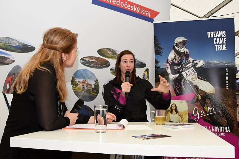 Středočeský kraj se prezentoval na veletrhu cestovního ruchu na Výstavišti v Pražských Holešovicích.  Mezi pozvanými hosty na krajském stánku nechyběla motocyklistka Gabriela Novotná známá účastí v Rallye Dakar.