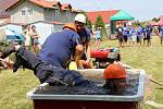 Neobyčejného klání, při kterém hasičská družstva zdolávají velmi netradiční disciplíny, se zúčastnilo celkem deset družstev dobrovolných hasičů nejen z Nymburska, ale například i z pražských Satalic.
