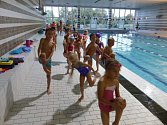 Mladí nymburští plavci trénují v bazénu Sportovního centra