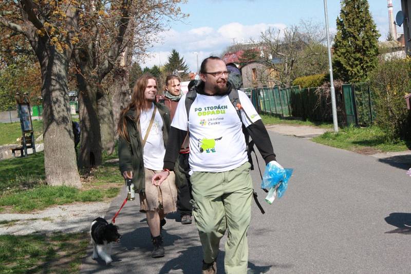 Akce Ukliďme Česko se v Nymburce zúčastnila třicítka dobrovolníků.