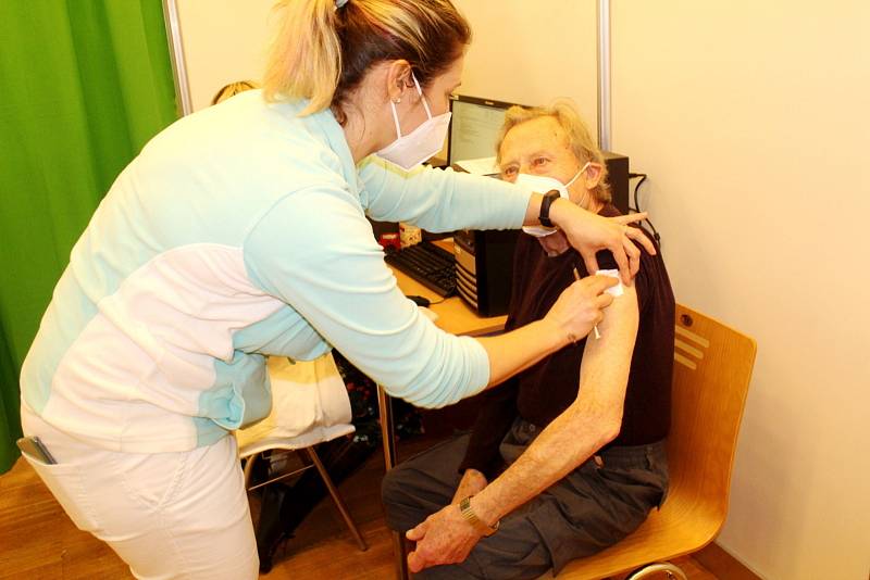 Očkovací centrum v Nymburce bude i nadále fungovat každý všední den v týdnu.