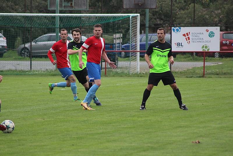 Z fotbalového utkání I.B třídy Pátek - Městec Králové (4:1)