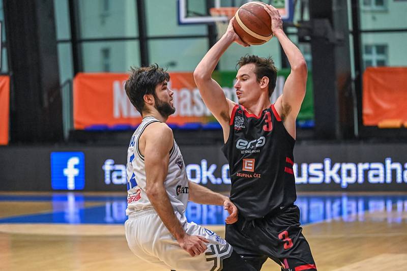 Z basketbalového utkání Kooperativa NBL USK Praha - Nymburk (88:72)