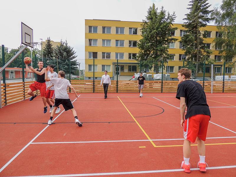 Město v úterý otevřelo zcela výjimečné hřiště spíše pro starší děti.