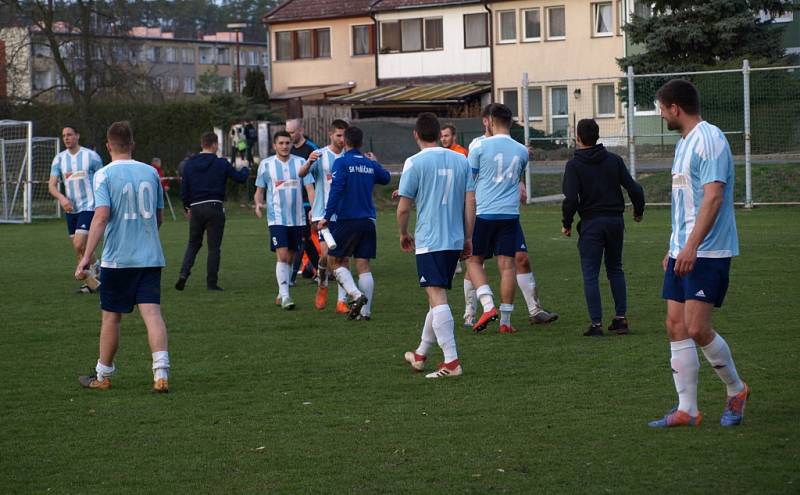 Z fotbalového utkání krajského přeboru Poříčany - Slaný (2:0)