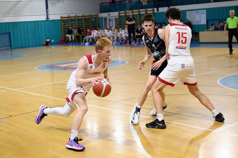 Z basketbalového utkání nadstavbové části extraligy kadetů Nymburk - Jindřichův Hradec (56:50)