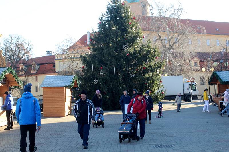 Zimní farmářské trhy. Tak problém se zákazem Vánočních trhů vyřešilo vedení poděbradské radnice.