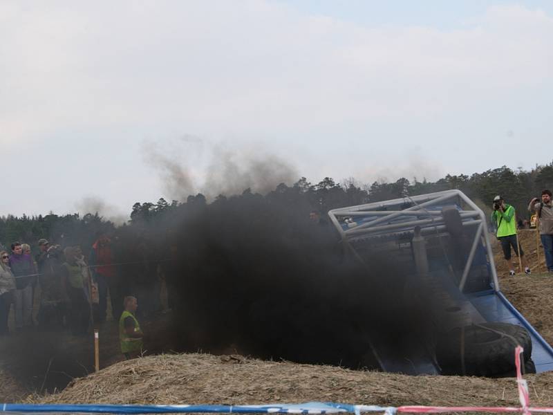 Otevřené mistrovství ČR Truck Trial 2012 na Božím Daru u Milovic